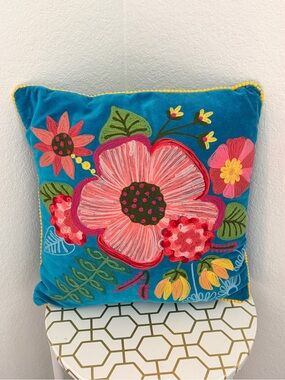 NWT Embroidered Floral Throw Pillow in Teal & Pink
